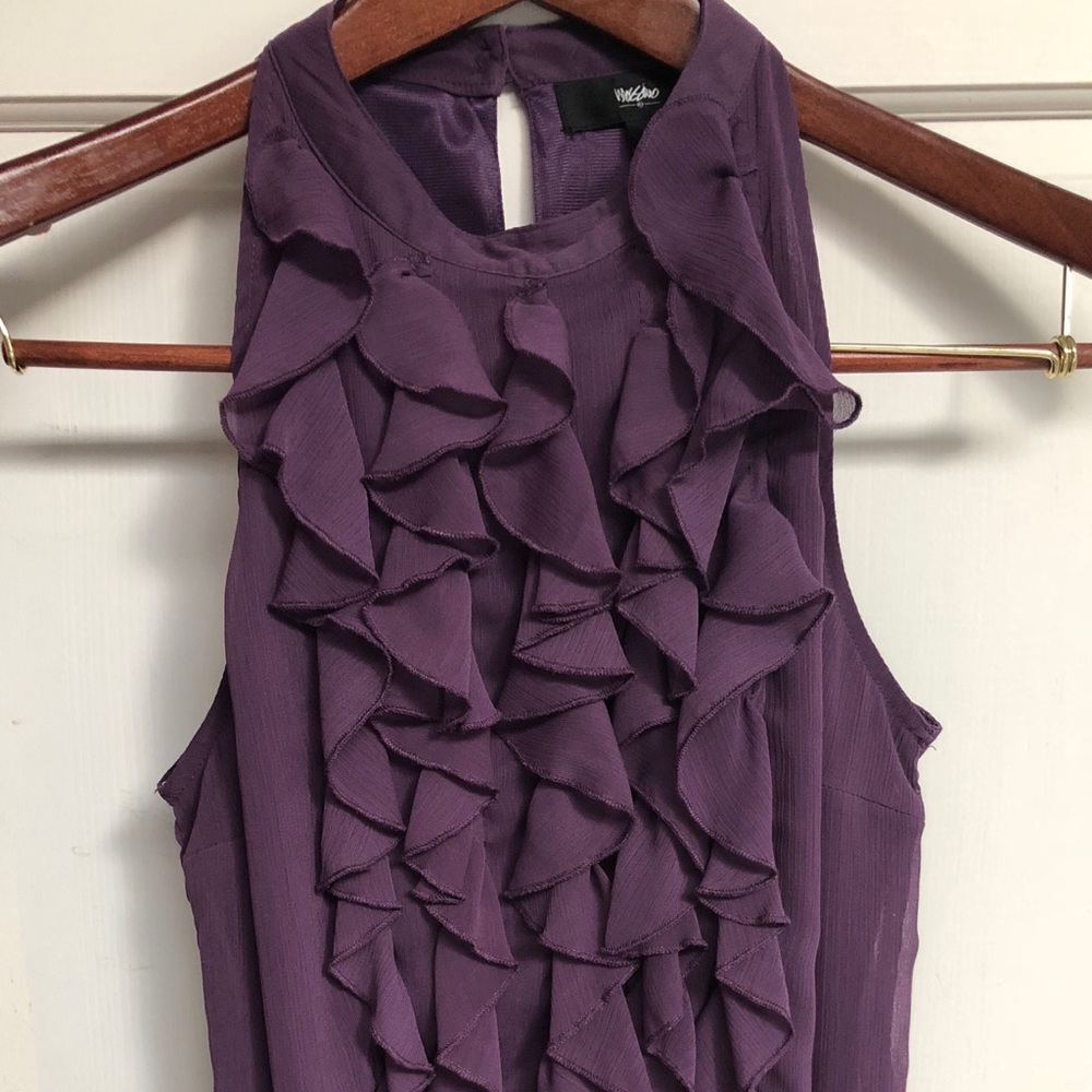 Sleeveless ruffled women’s shirt